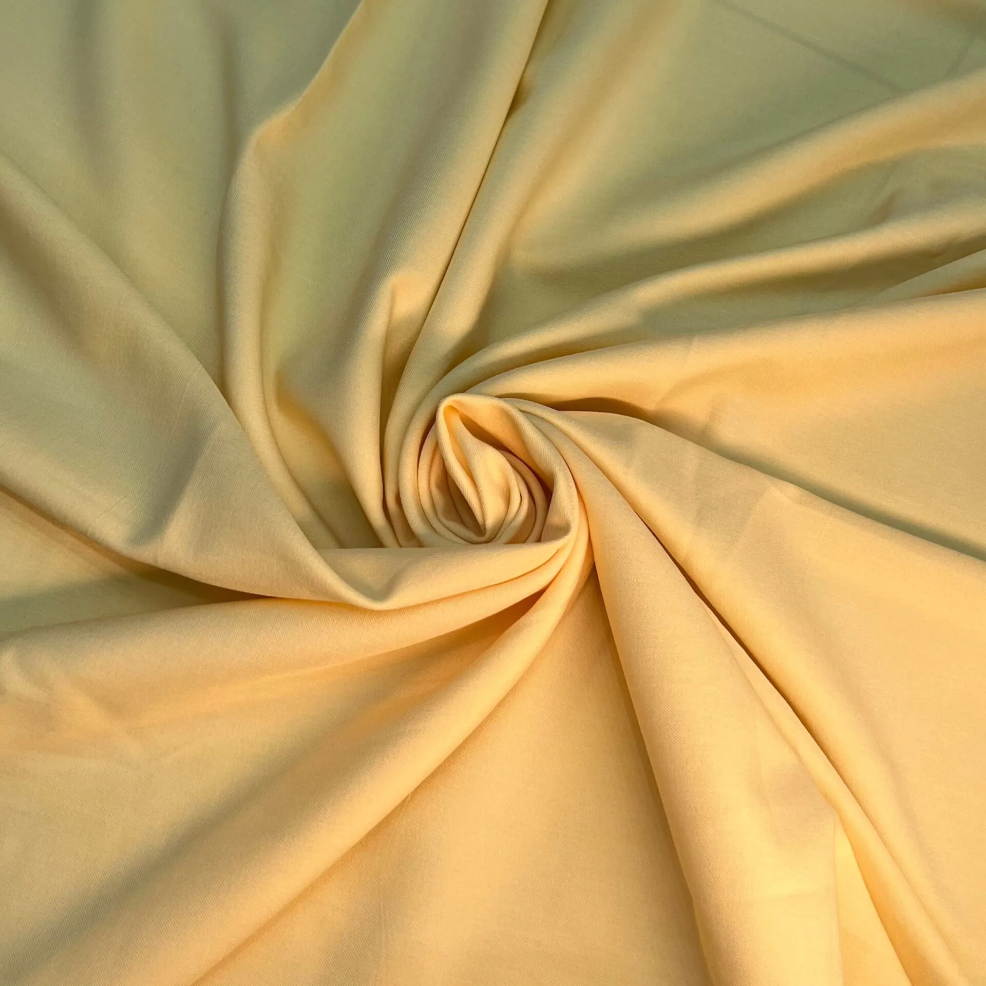 Tecido Alfaiataria Luis Twill Amarelo Manteiga Gramatura 200g/m²