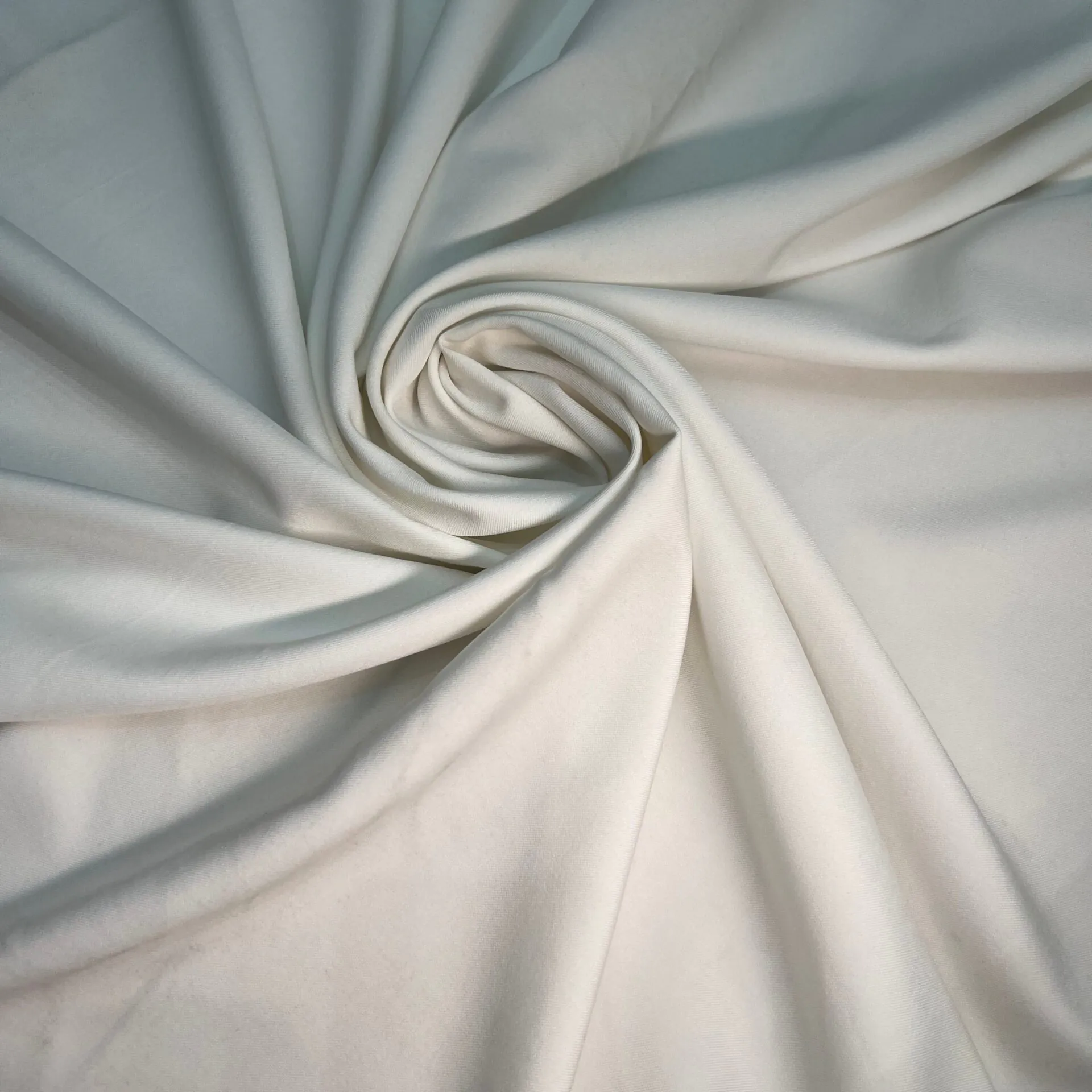 Tecido Alfaiataria Luis Twill Tecido Branco Gramatura 200g/m²